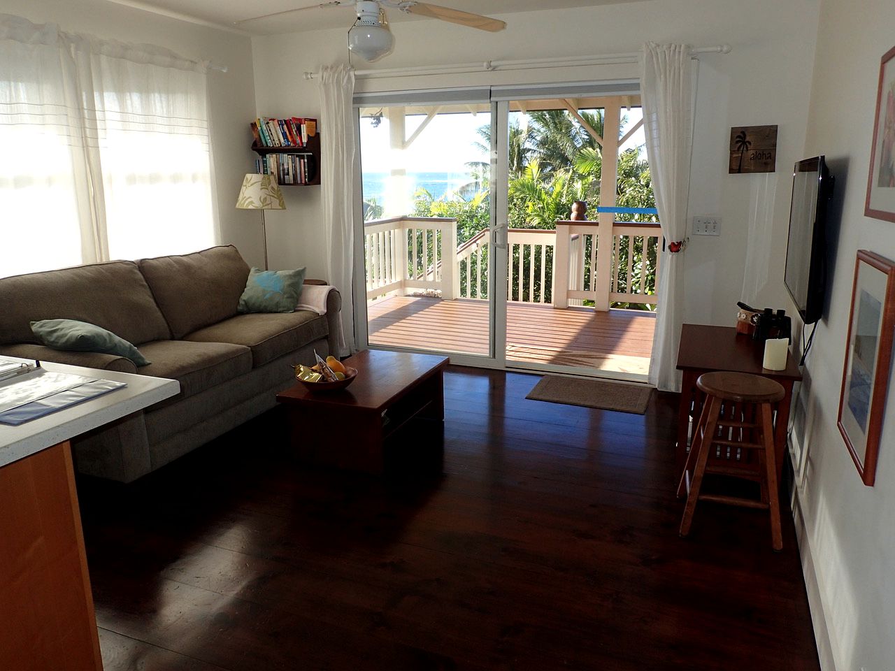 Oceanfront Cottage Rental for Couples Retreat on North Shore of Maui, Hawaii