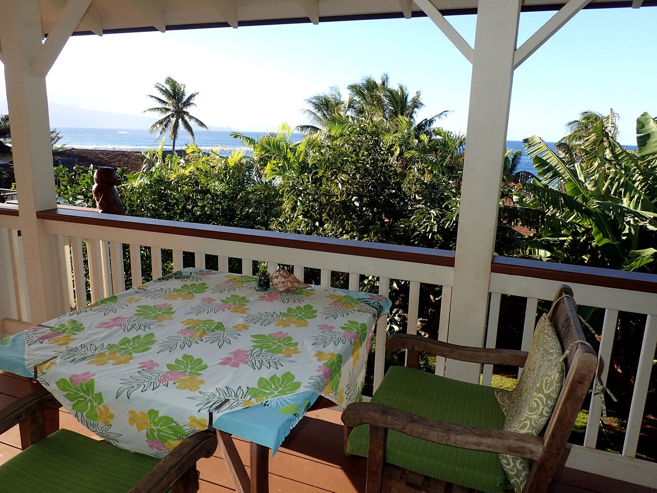 Oceanfront Cottage Rental for Couples Retreat on North Shore of Maui, Hawaii