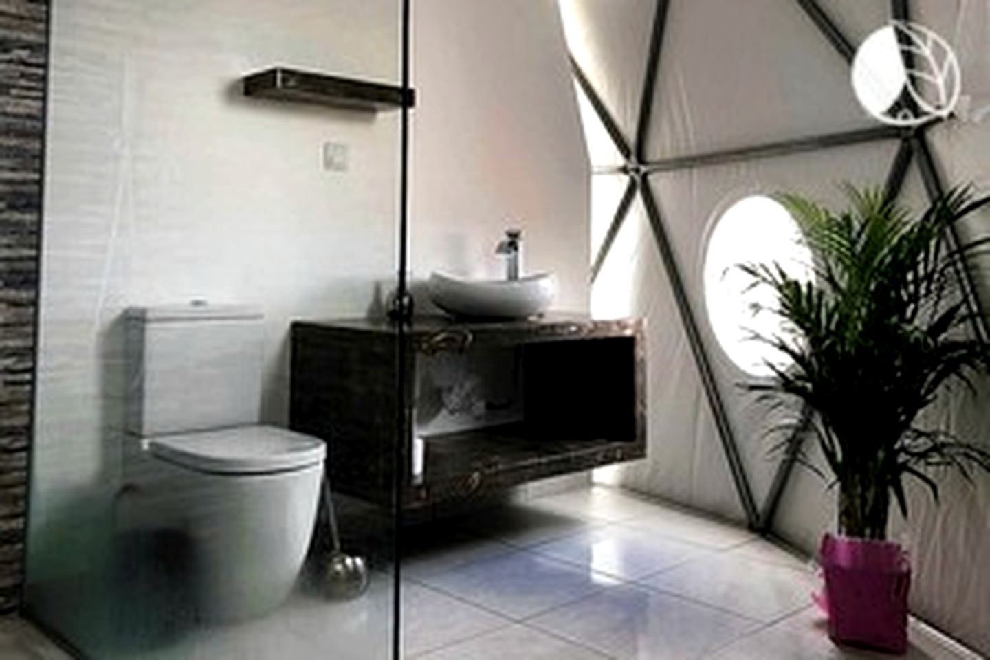 Oceanfront Dome with a Hot Tub for a Romantic Getaway near Calheta Beach, Portugal