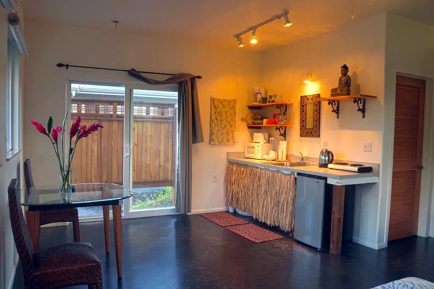 Tropical Cottage Rental near Kehena Beach in Pahoa, Hawaii