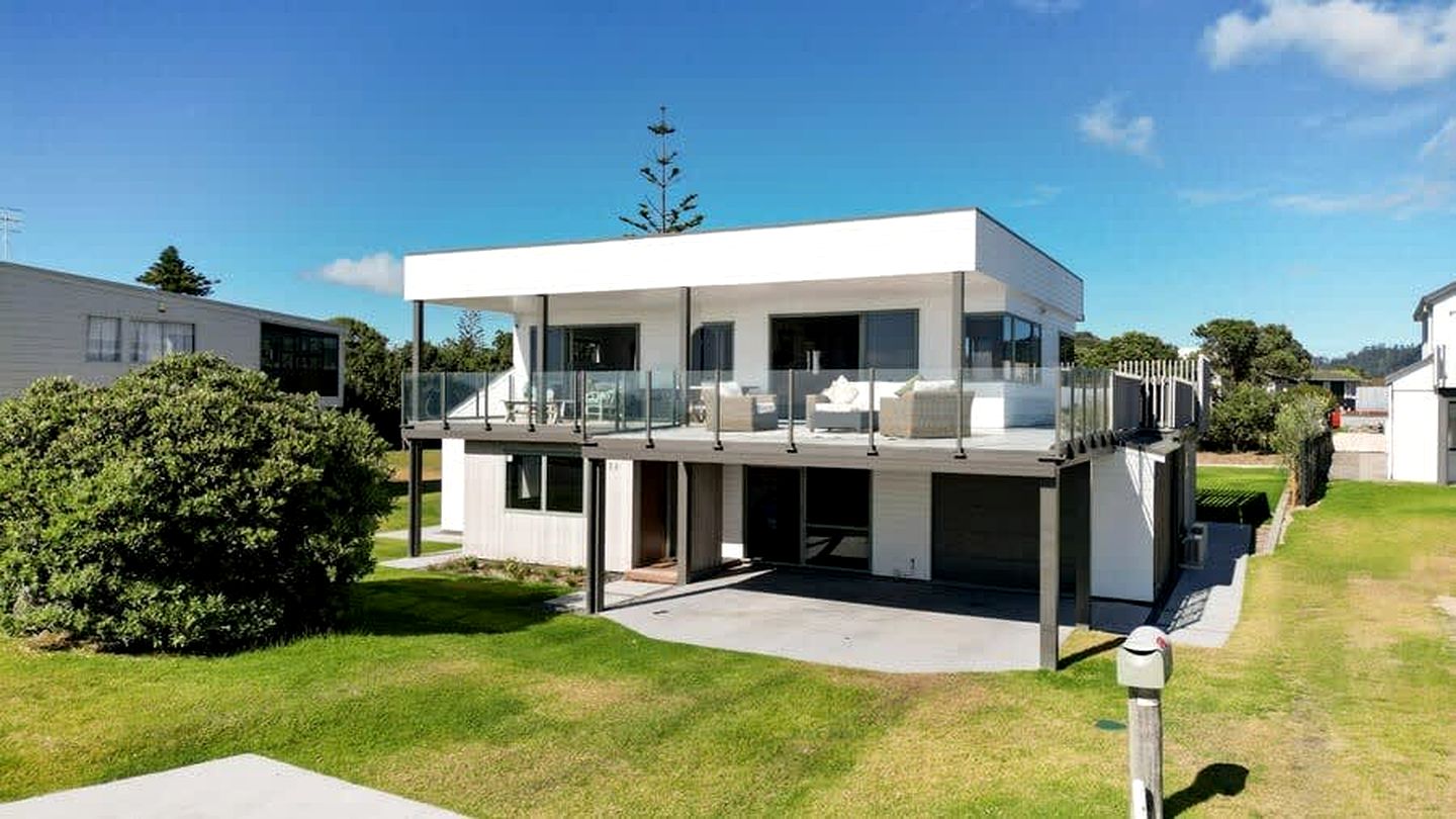 Stunning Beachfront Holiday Home with Dual Sun Decks Near Waihi Beach Village | Waihi Beach, Bay of Plenty