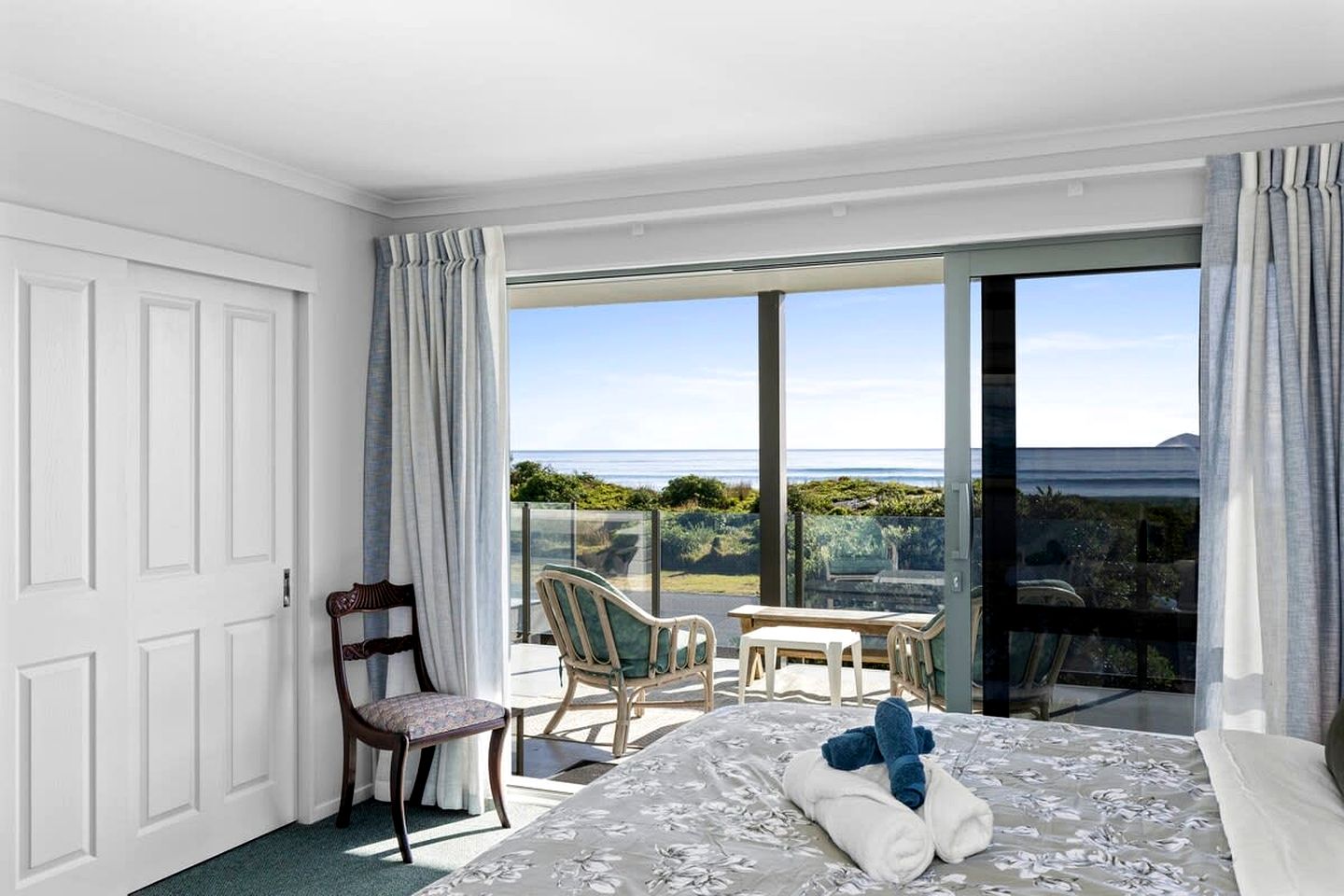 Stunning Beachfront Holiday Home with Dual Sun Decks Near Waihi Beach Village | Waihi Beach, Bay of Plenty