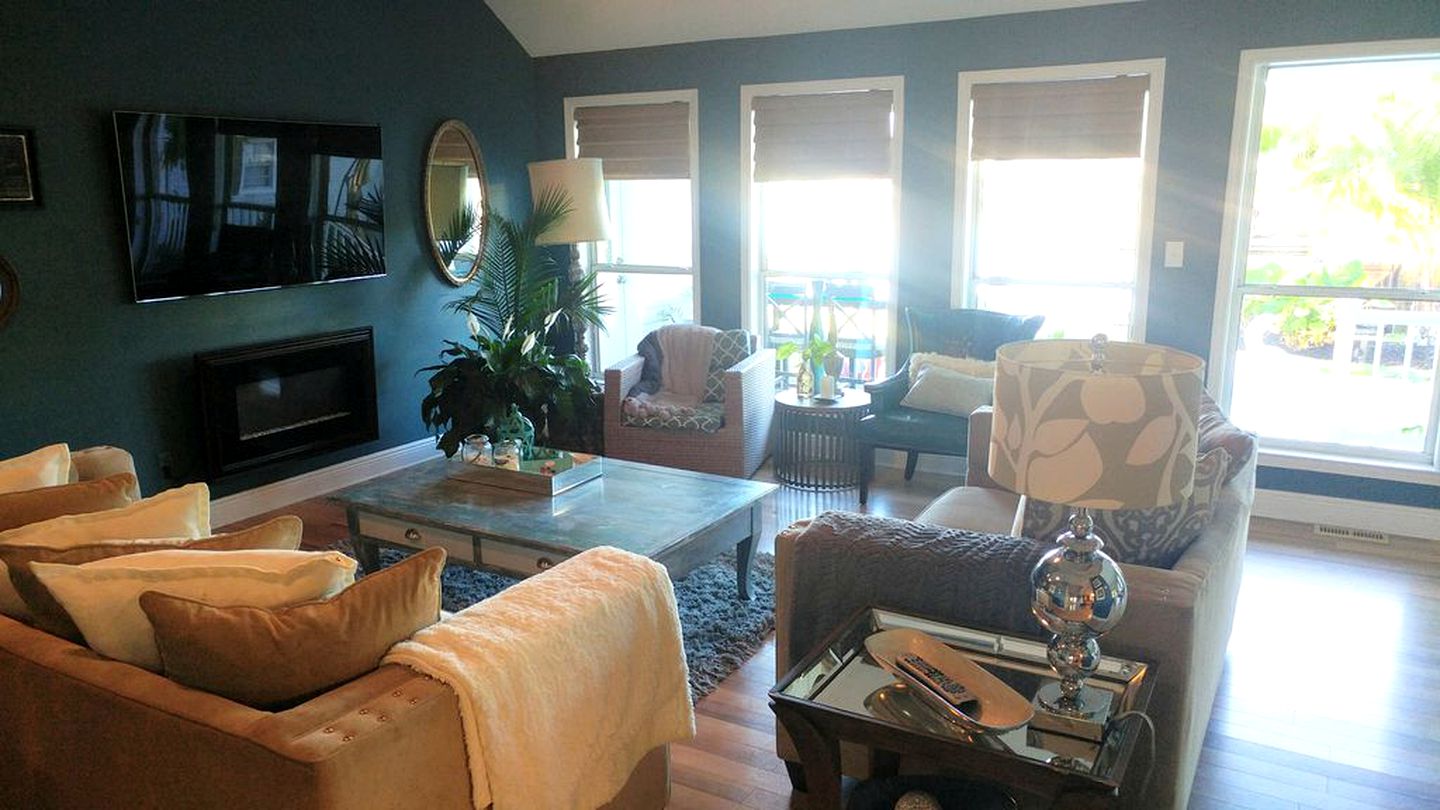 Beautiful Waterfront Cottage Rental with a Pool near New Orleans, Louisiana