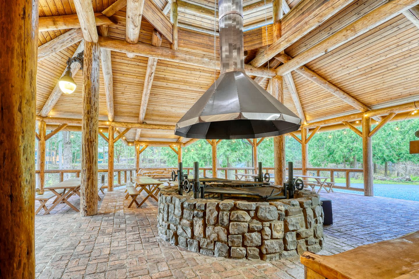 Tranquil Off-Grid Cabin Sanctuary near Whistle Lake in Washington