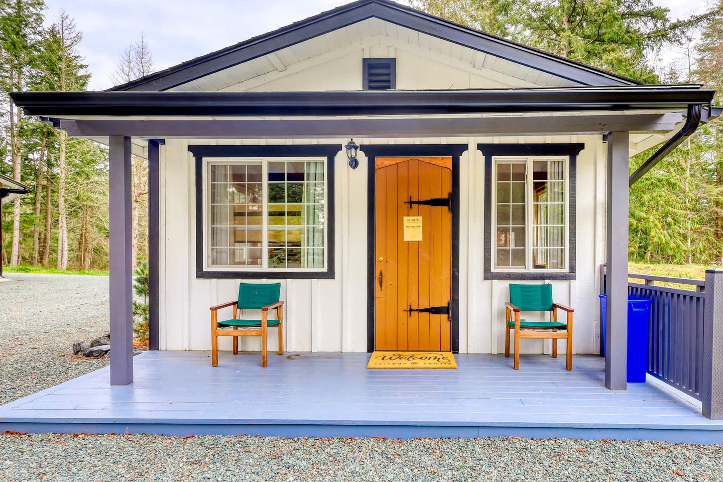 Tranquil Off-Grid Cabin Sanctuary near Whistle Lake in Washington