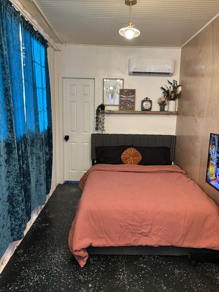 Secluded Off-Grid Container Home, Perfect for a Glamping Retreat in Mt Charleston, Nevada