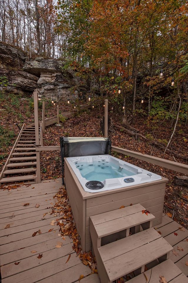 Off-Grid Dome with Private Hot-Tub and Spectacular Sunrise Views in Tennessee