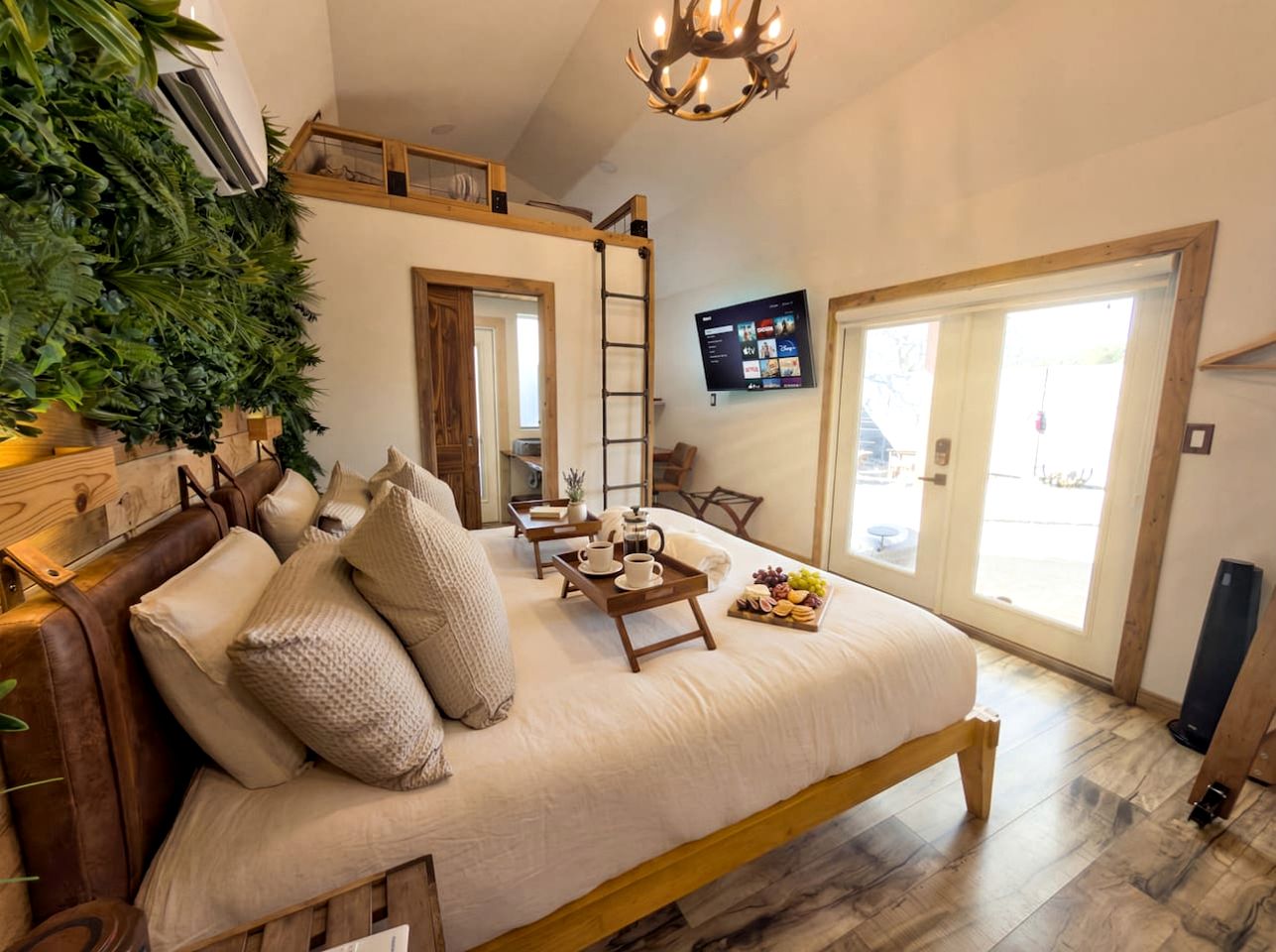 Off-Grid Luxurious Tiny Cabin with Incredible Outdoor and Indoor in Texas