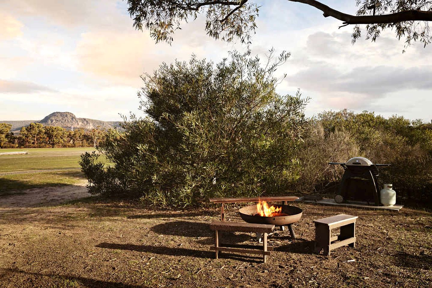 Off-Grid Tiny House with Stunning Mountain Views in Victoria