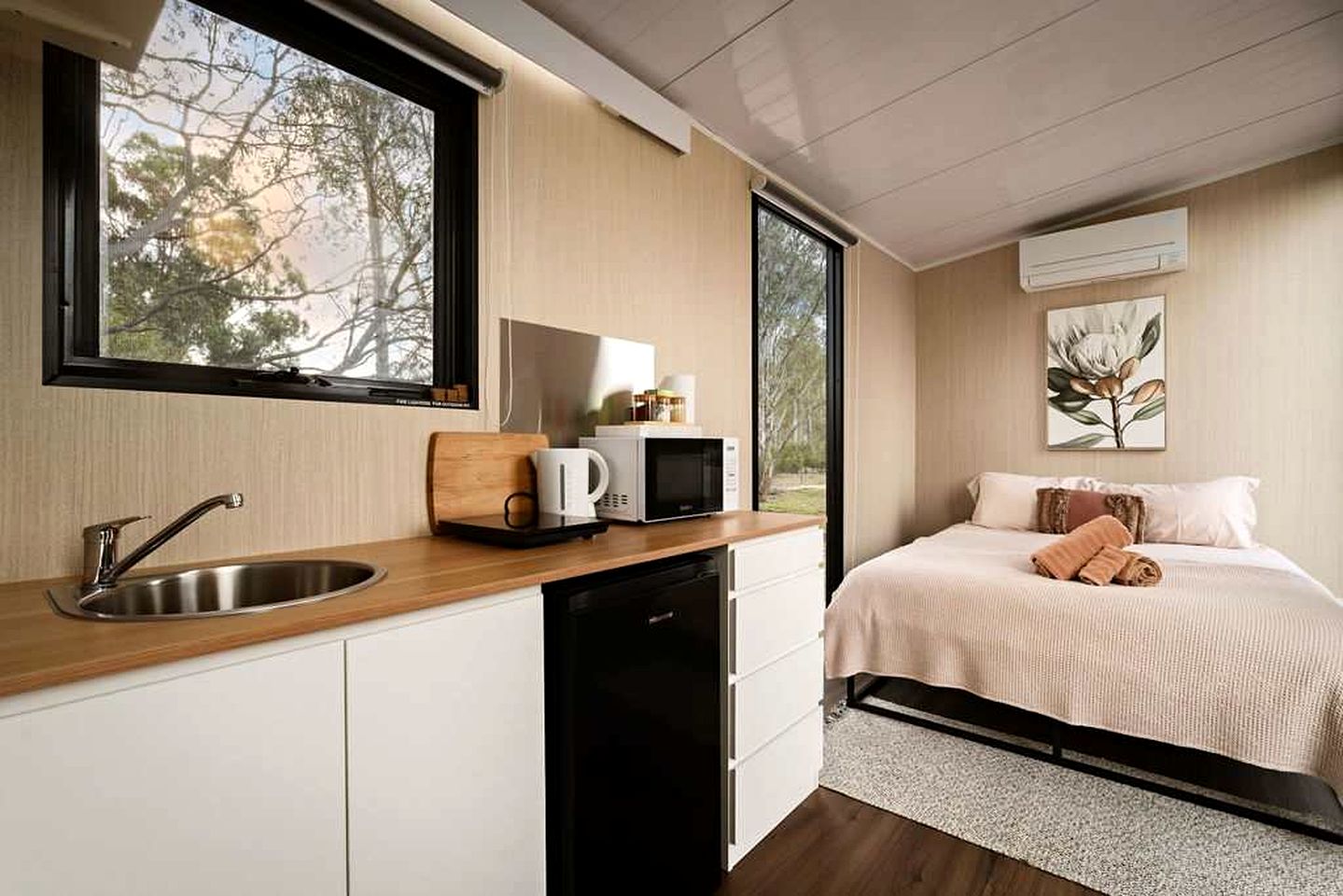 Off-Grid Tiny House with Stunning Mountain Views in Victoria