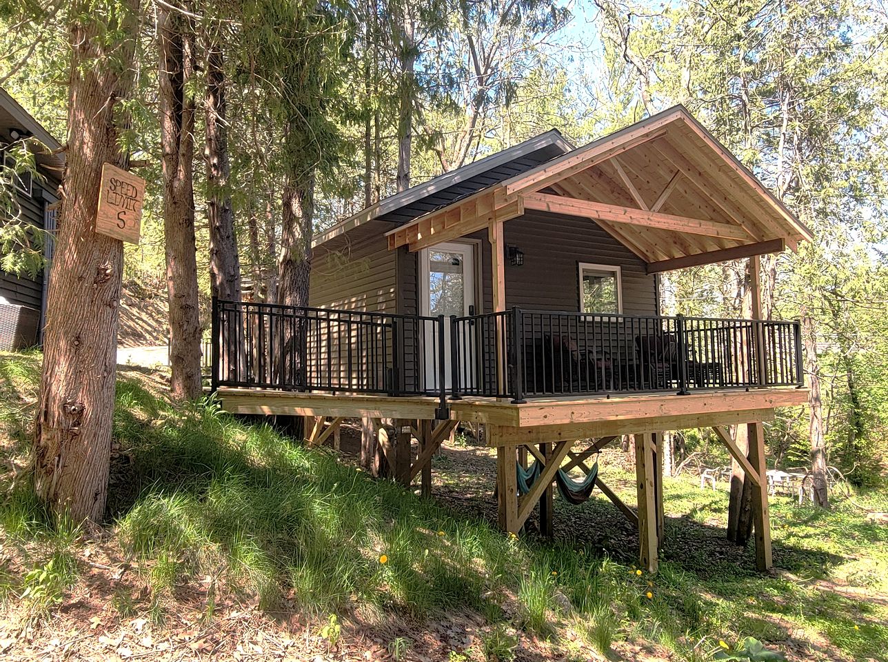 Off-Grid Tree Houses Great for Groups Getaways in Minnesota