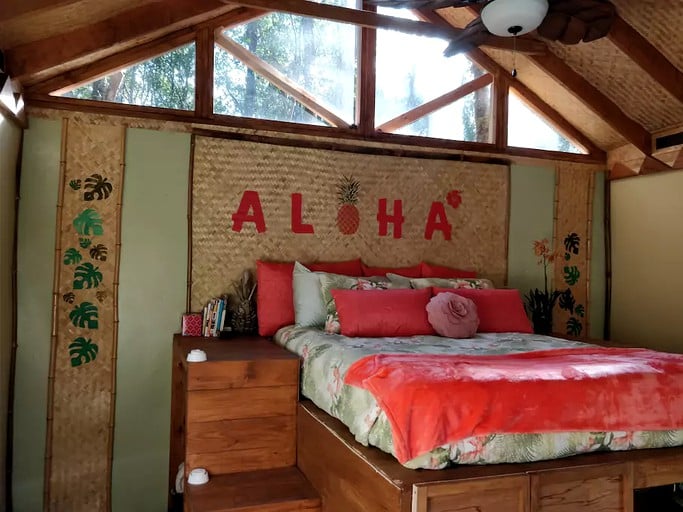 Tree Houses (Volcano, Hawaii, United States)