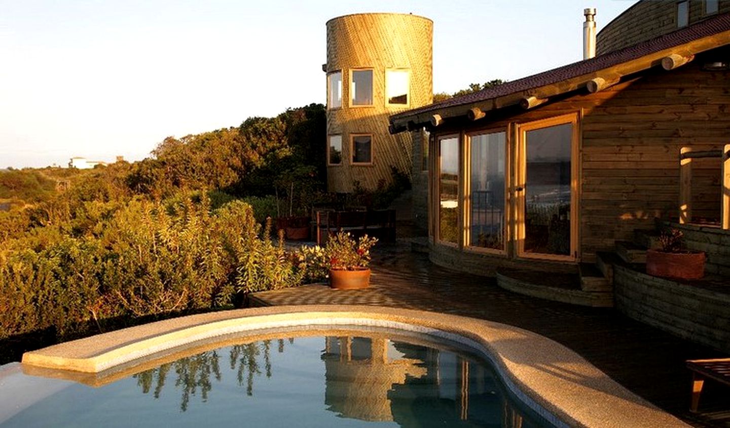 Off-the-Grid Eco-Friendly Villa near Quintay on the Coast of Central Chile