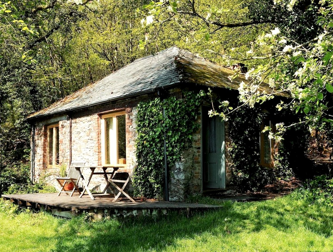 Romantic Cottage Rental Tucked Away in the Tamar Valley, England