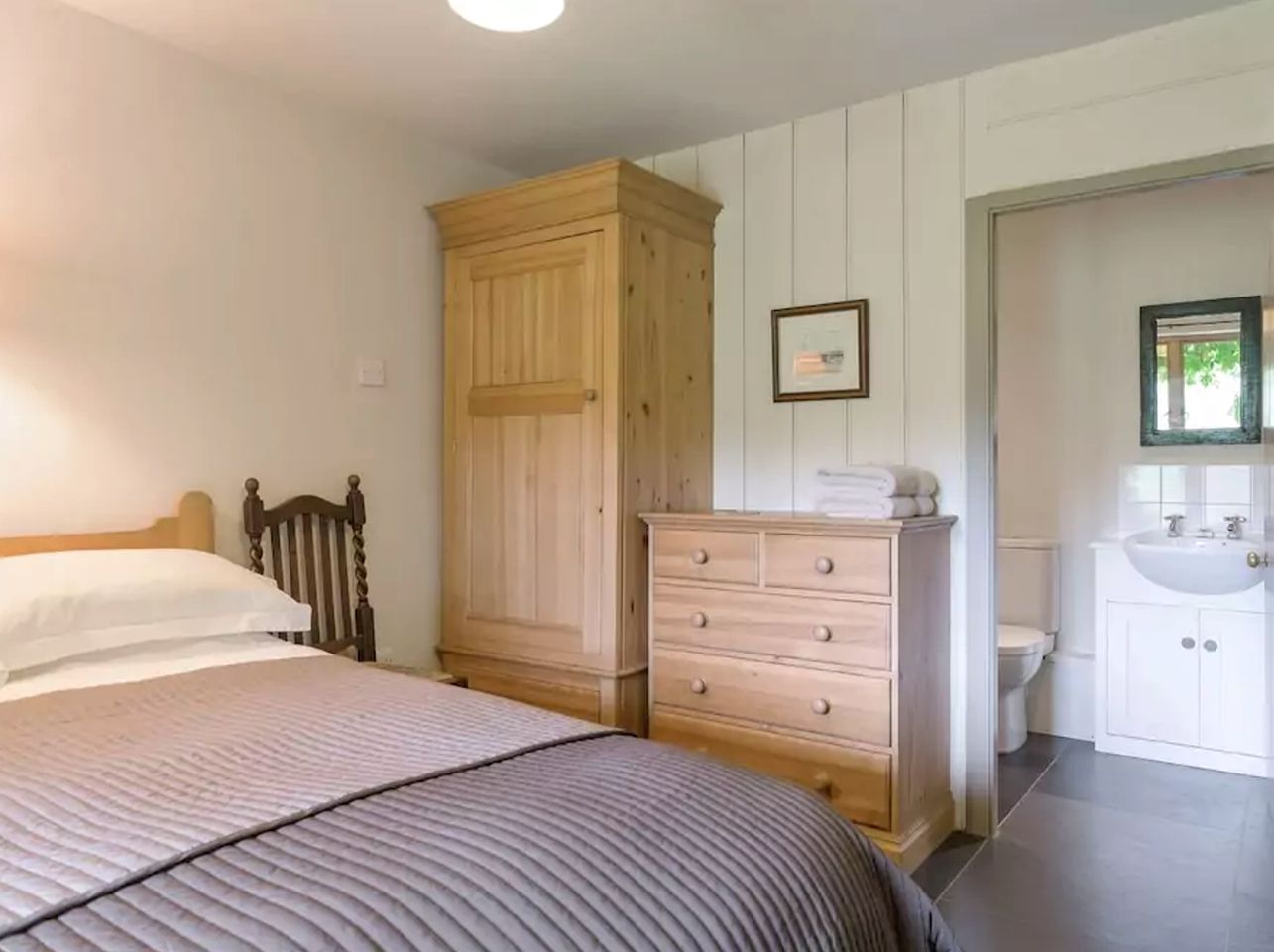 Cozy Two Person Vacation Cottage in the Tamar Valley, England