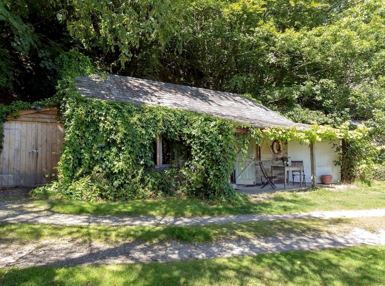 Cozy Two Person Vacation Cottage in the Tamar Valley, England