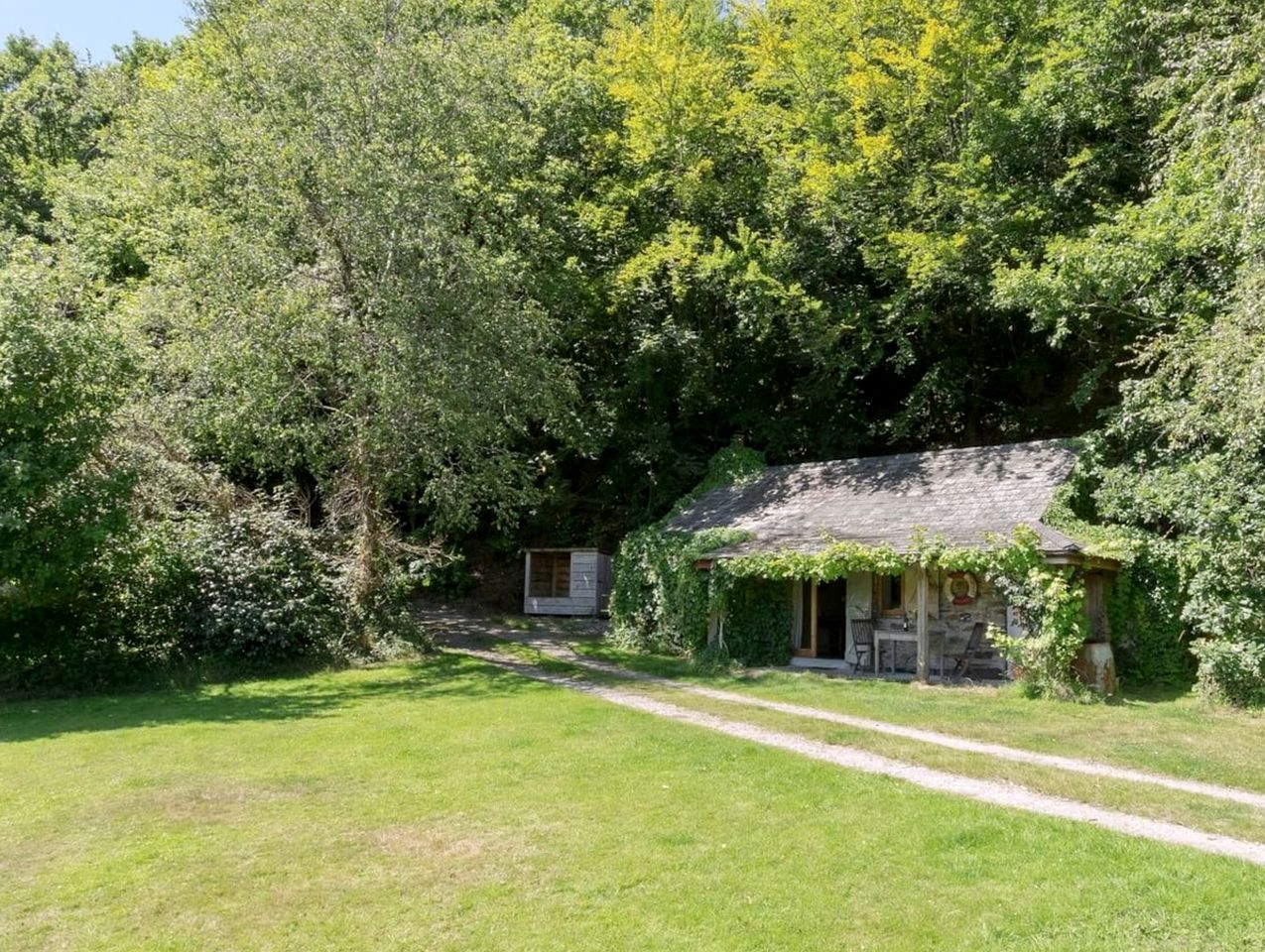 Cozy Two Person Vacation Cottage in the Tamar Valley, England