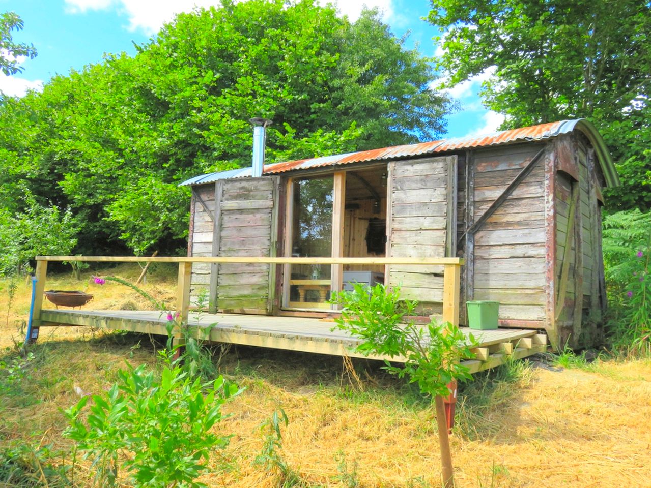 Cozy and Rustic Cabin for a Romantic Getaway near Aberystwyth, Wales