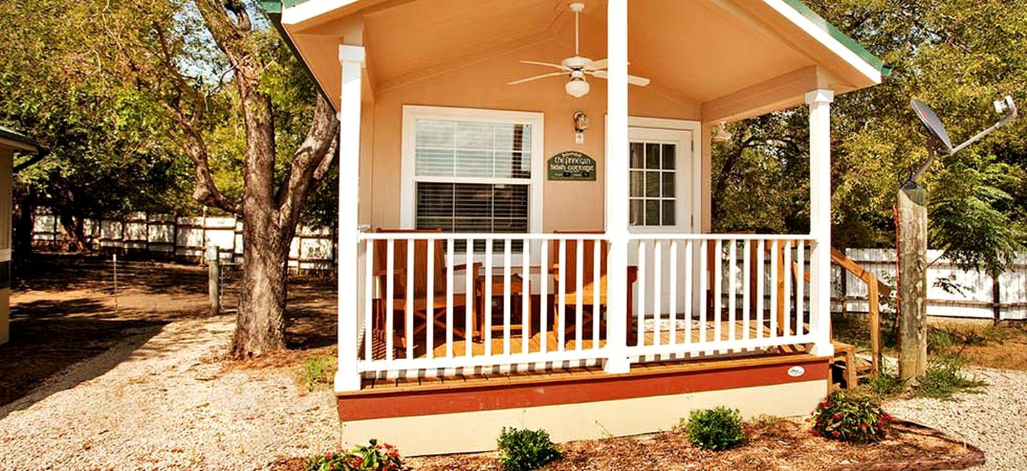 Adorable Cottage Rental on an Eco-Friendly Property near Dallas, Texas