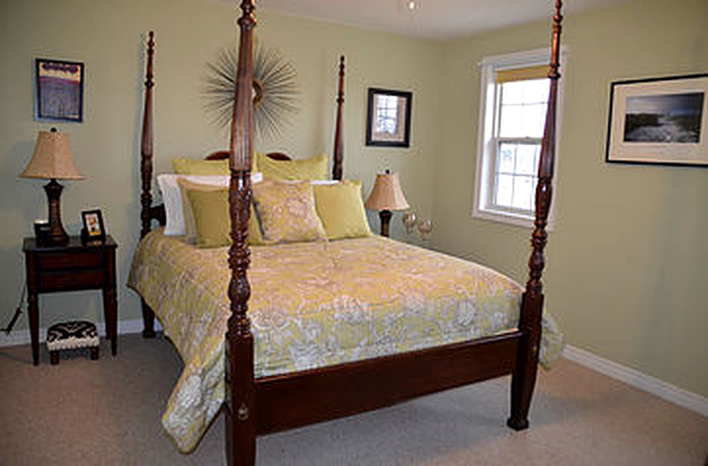 Romantic Suite Rental with a Solar Heated Pool near Niagara-on-the-Lake, Ontario
