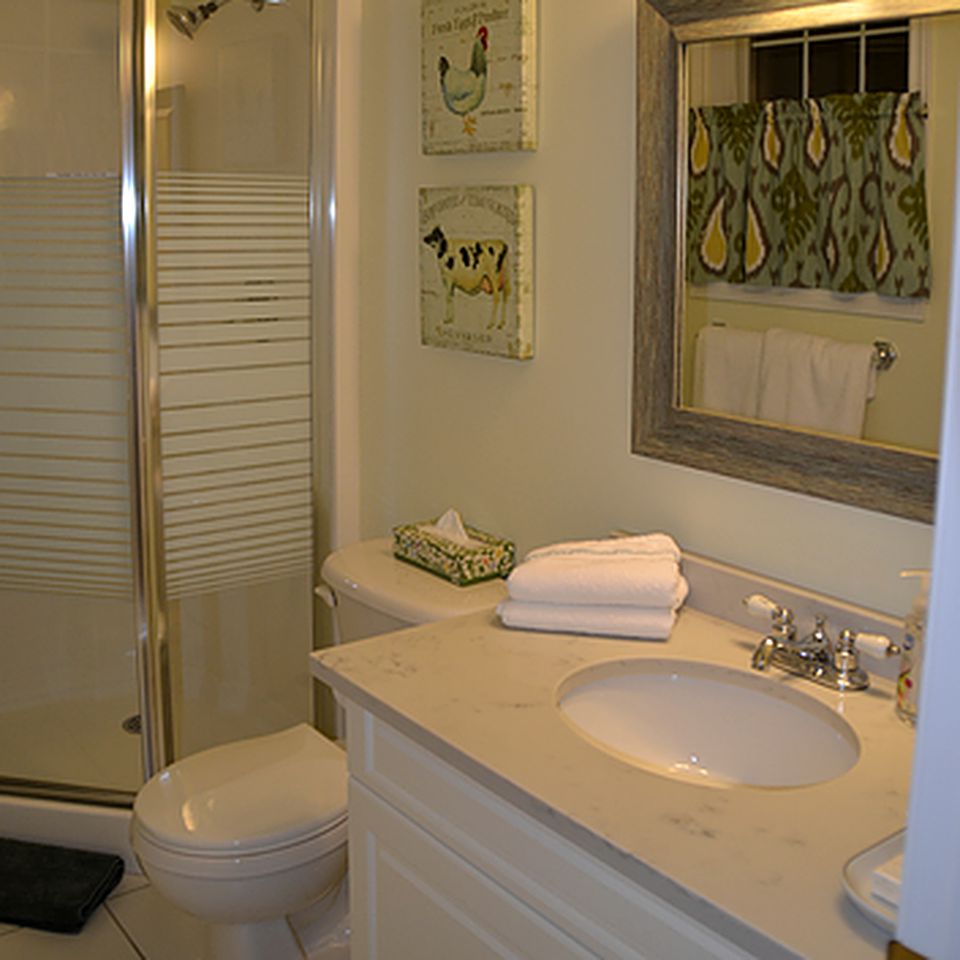Romantic Suite Rental with a Solar Heated Pool near Niagara-on-the-Lake, Ontario