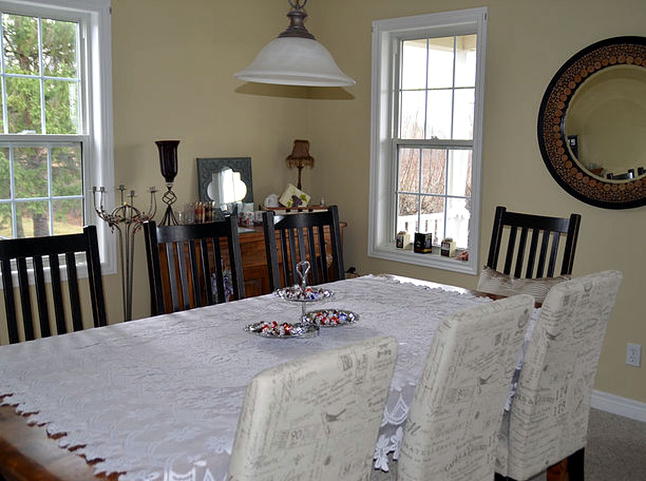 Romantic Suite Rental with a Solar Heated Pool near Niagara-on-the-Lake, Ontario