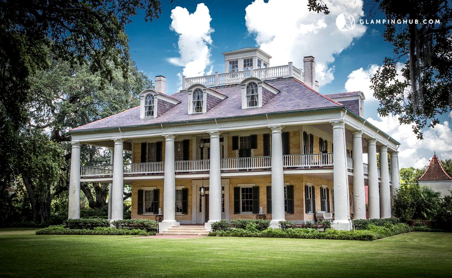 Old World Style Accommodation on a Stunning Plantation near the Mississippi River in Darrow, Louisiana