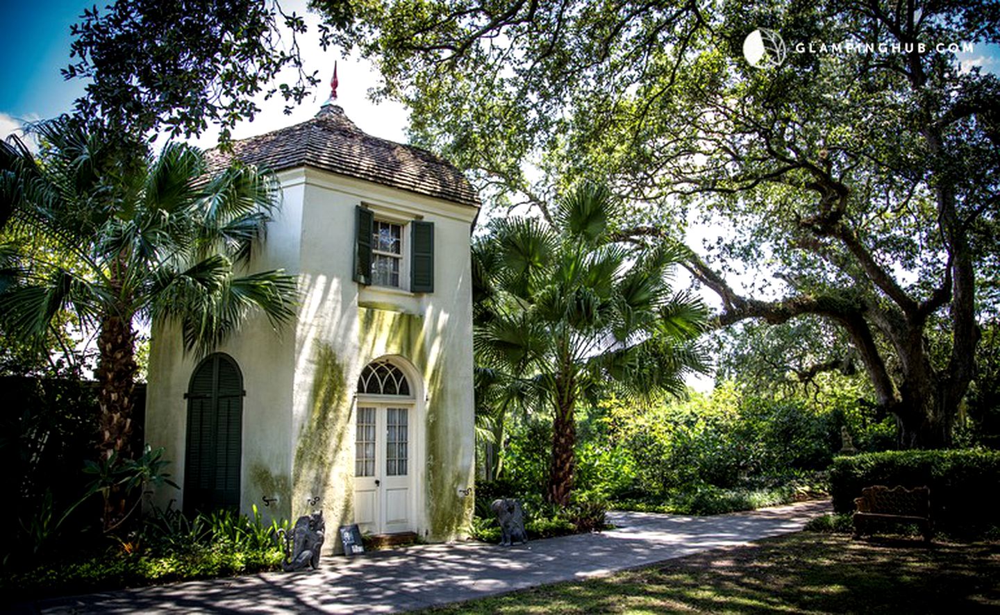 Old World Style Accommodation on a Stunning Plantation near the Mississippi River in Darrow, Louisiana