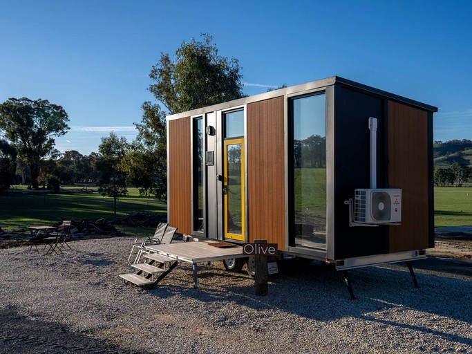 Peaceful Farmstay Tiny House Surrounded by Wildlife near Pyrenees Wineries, Victoria
