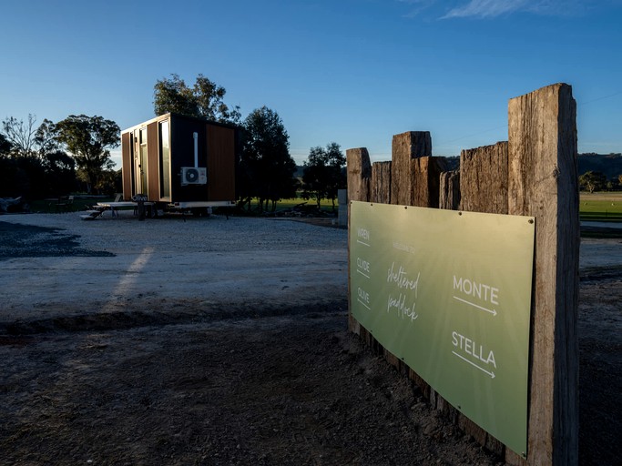Tiny Houses (Australia, Warrenmang, Victoria)