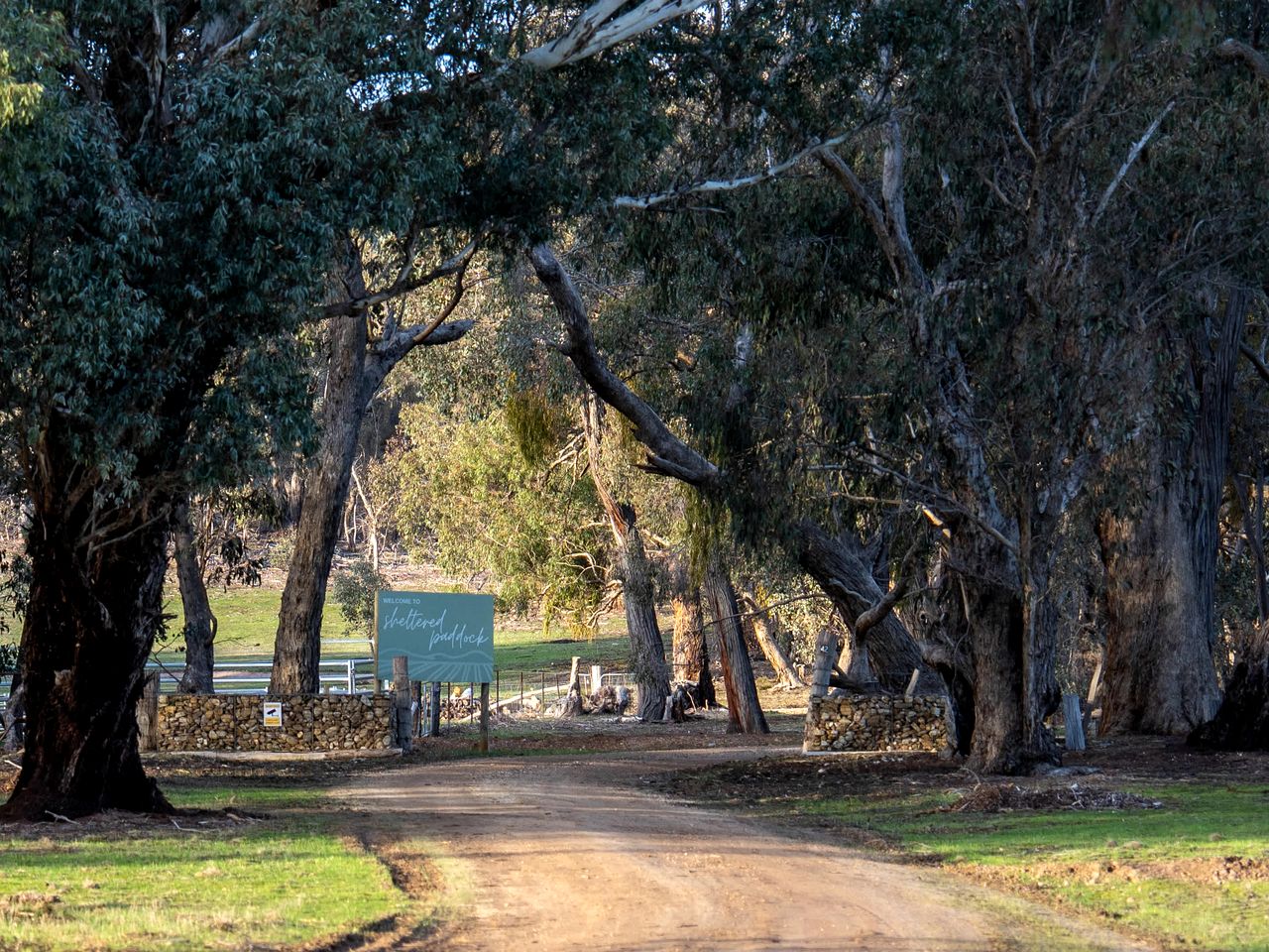 Peaceful Farmstay Tiny House Surrounded by Wildlife near Pyrenees Wineries, Victoria