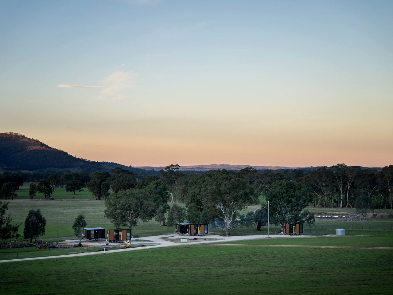 Peaceful Farmstay Tiny House Surrounded by Wildlife near Pyrenees Wineries, Victoria
