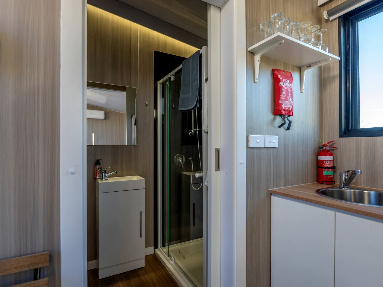 Peaceful Farmstay Tiny House Surrounded by Wildlife near Pyrenees Wineries, Victoria