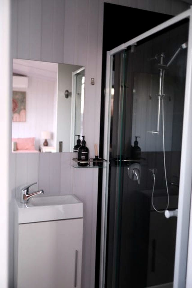 Eco-Friendly Tiny House in an Olive Grove on a Sustainable Organic Olive Farm for a Peaceful Outdoor Experience in Taggerty, Victoria