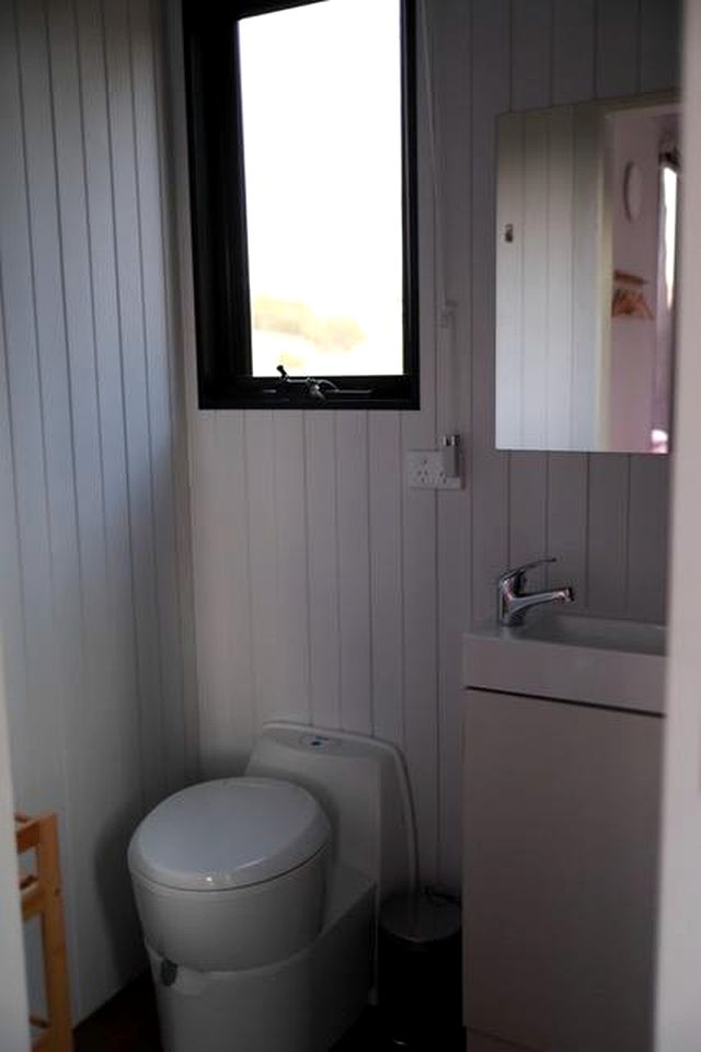 Eco-Friendly Tiny House in an Olive Grove on a Sustainable Organic Olive Farm for a Peaceful Outdoor Experience in Taggerty, Victoria