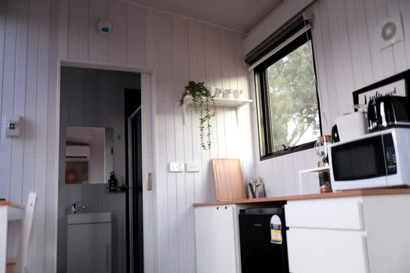 Eco-Friendly Tiny House in an Olive Grove on a Sustainable Organic Olive Farm for a Peaceful Outdoor Experience in Taggerty, Victoria