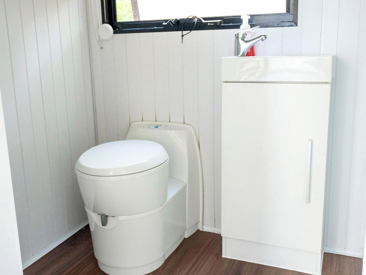 Lovely Tiny House with Beautiful Landscape Views in Samford Valley, Queensland