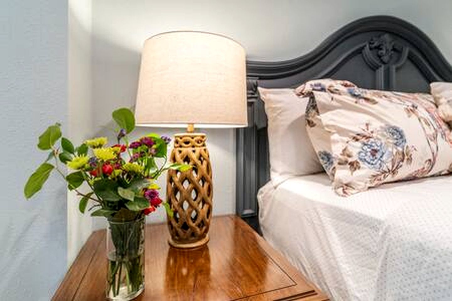 Peaceful Stylish Coastal Retreat with Private Entrance & Fenced Patio near Port Angeles Fine Arts Center, Port Angeles, WA