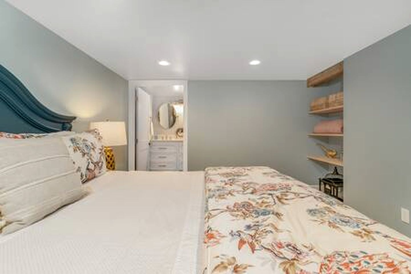 Peaceful Stylish Coastal Retreat with Private Entrance & Fenced Patio near Port Angeles Fine Arts Center, Port Angeles, WA