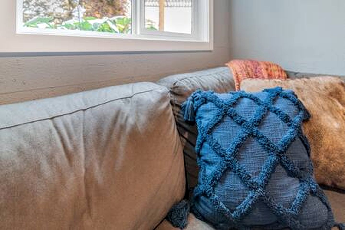 Peaceful Stylish Coastal Retreat with Private Entrance & Fenced Patio near Port Angeles Fine Arts Center, Port Angeles, WA