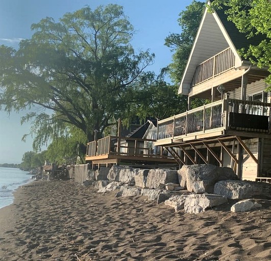 Beachfront Cottage with Stunning Sights in Leamington, Ontario
