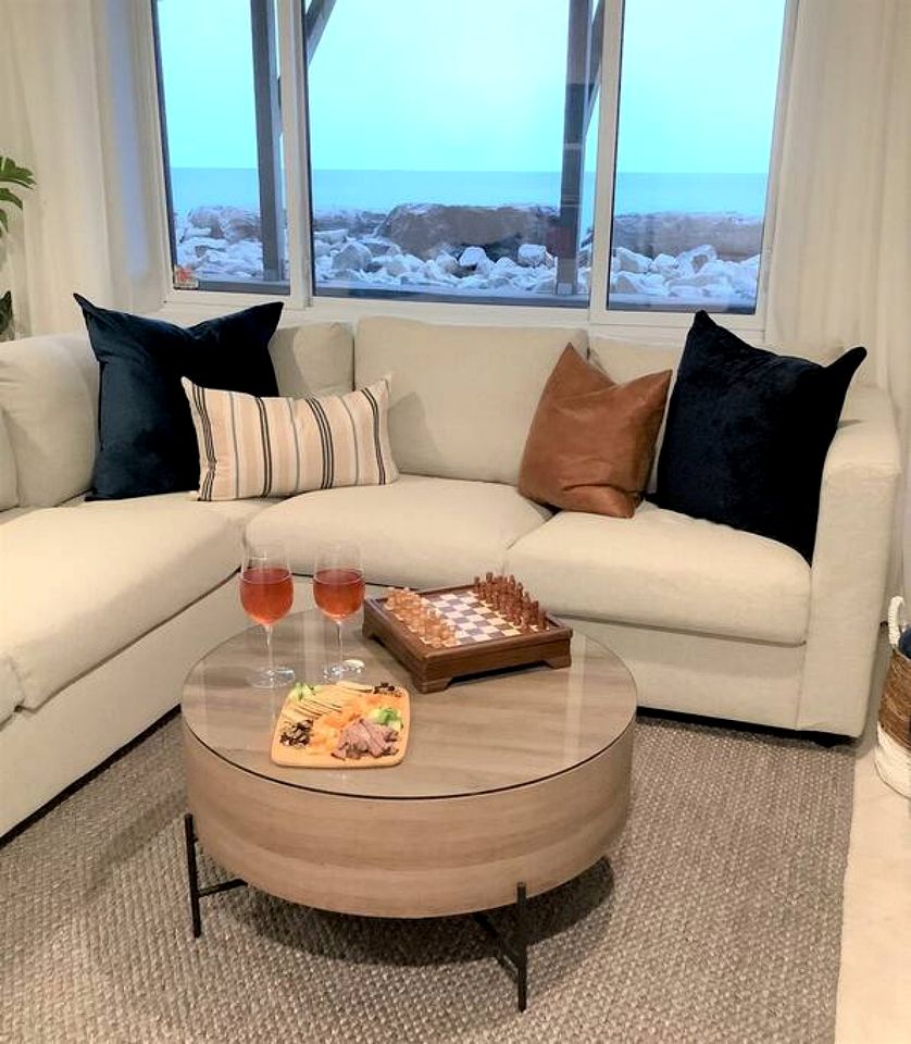 Beachfront Cottage with Stunning Sights in Leamington, Ontario