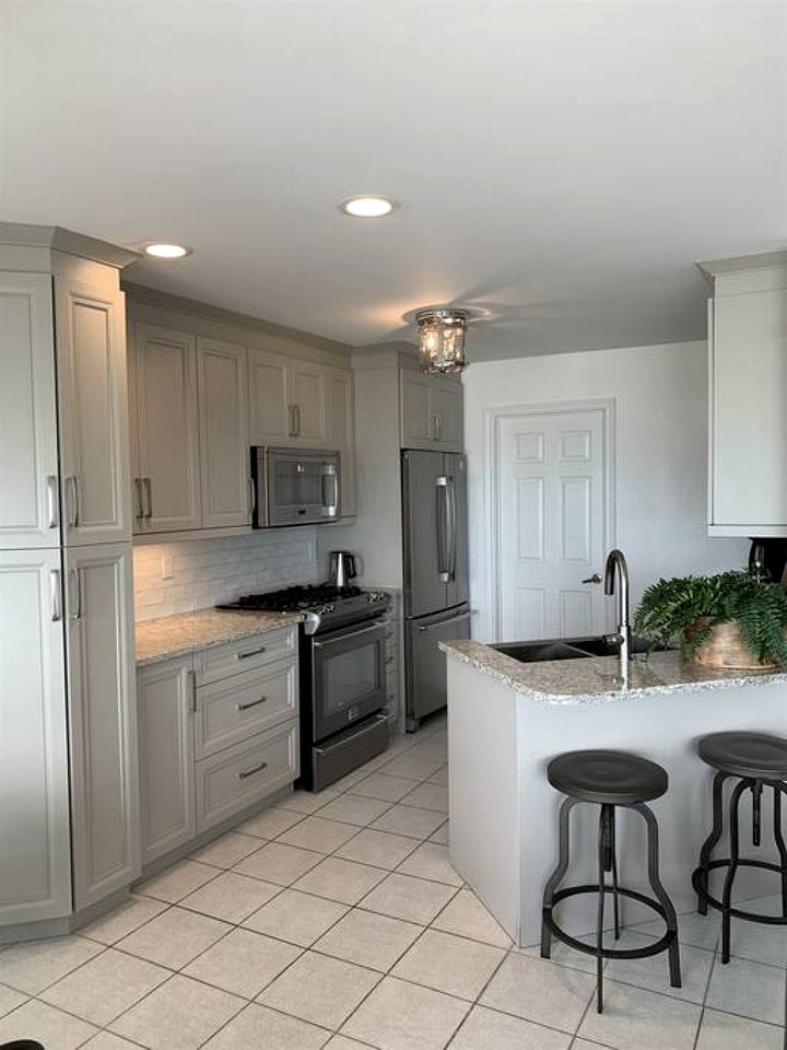 Beachfront Cottage with Stunning Sights in Leamington, Ontario