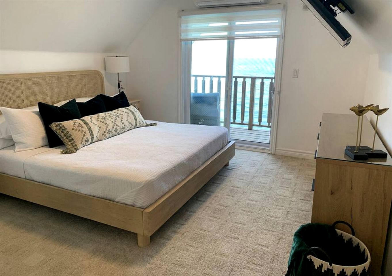Beachfront Cottage with Stunning Sights in Leamington, Ontario