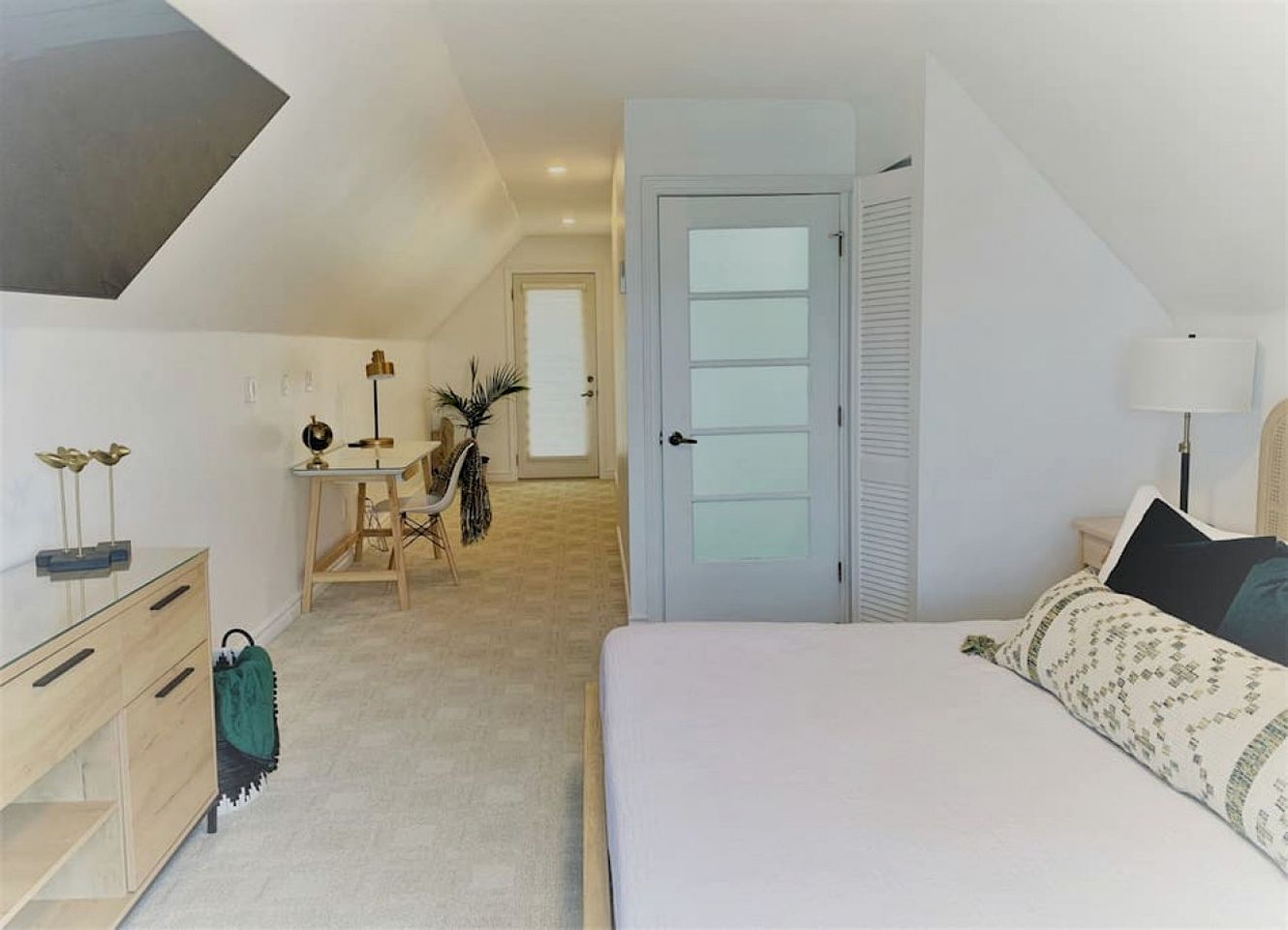 Beachfront Cottage with Stunning Sights in Leamington, Ontario
