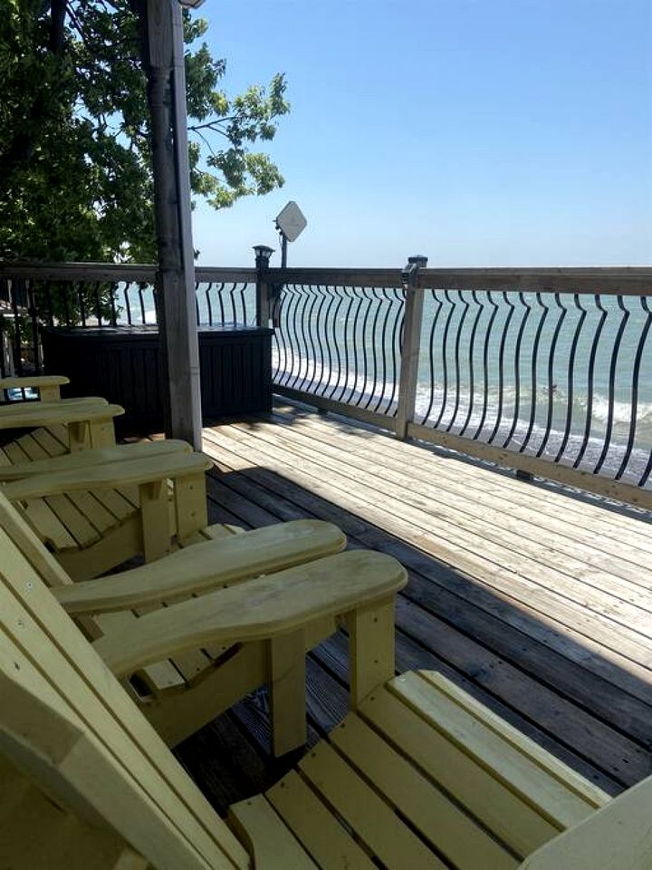 Beachfront Cottage with Stunning Sights in Leamington, Ontario