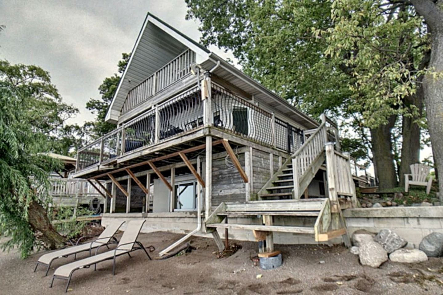 Beachfront Cottage with Stunning Sights in Leamington, Ontario