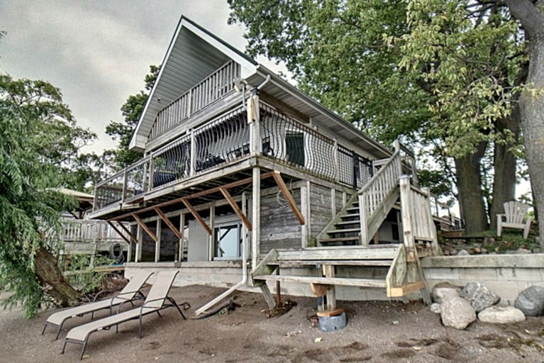 Cottages (Canada, Leamington, Ontario)