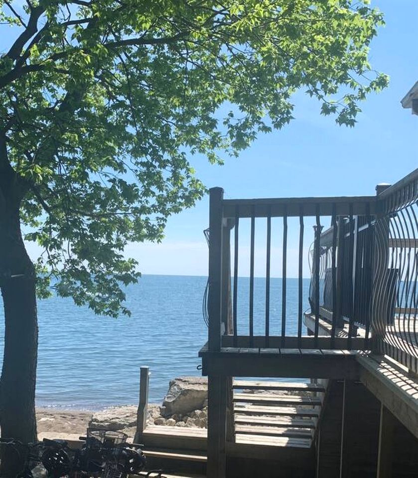 Beachfront Cottage with Stunning Sights in Leamington, Ontario