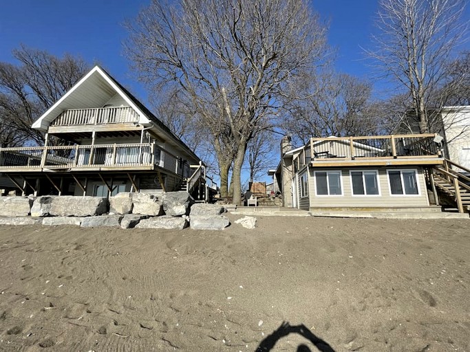 Cottages (Canada, Leamington, Ontario)